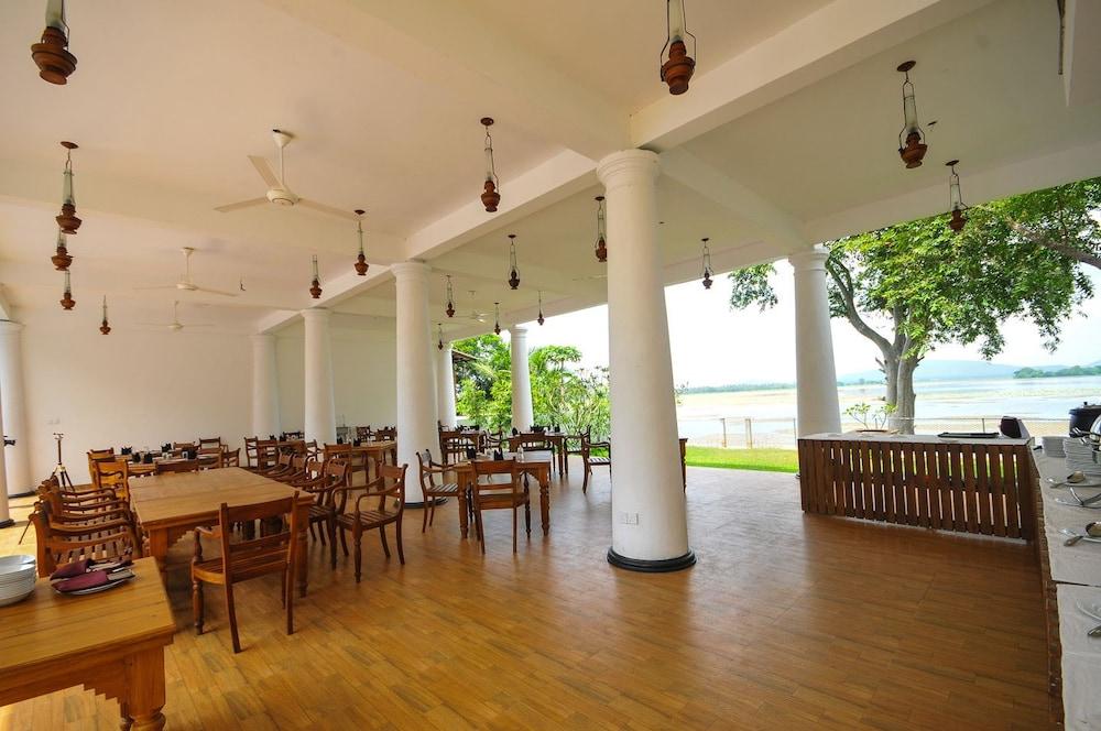 Yala Oga Reach Hotel Тиссамахарама Экстерьер фото