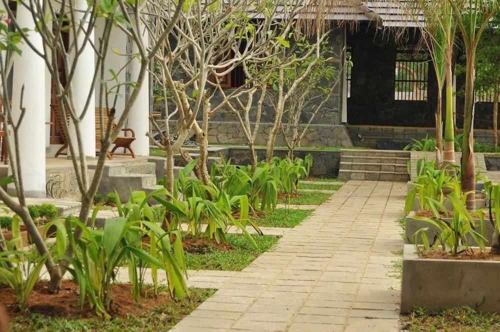 Yala Oga Reach Hotel Тиссамахарама Экстерьер фото