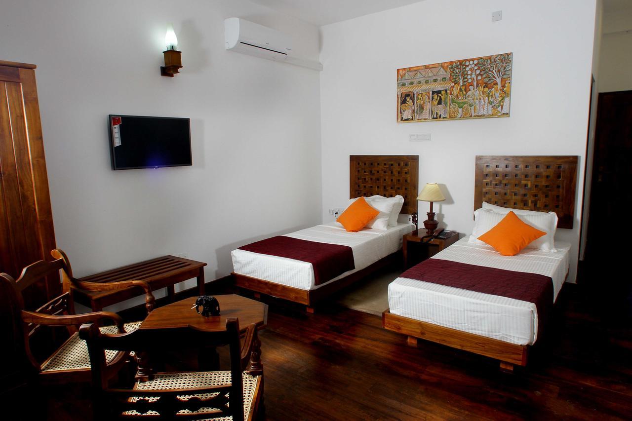 Yala Oga Reach Hotel Тиссамахарама Экстерьер фото