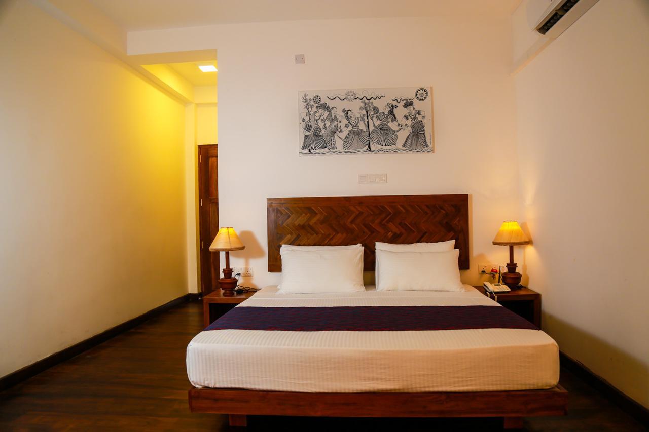 Yala Oga Reach Hotel Тиссамахарама Экстерьер фото