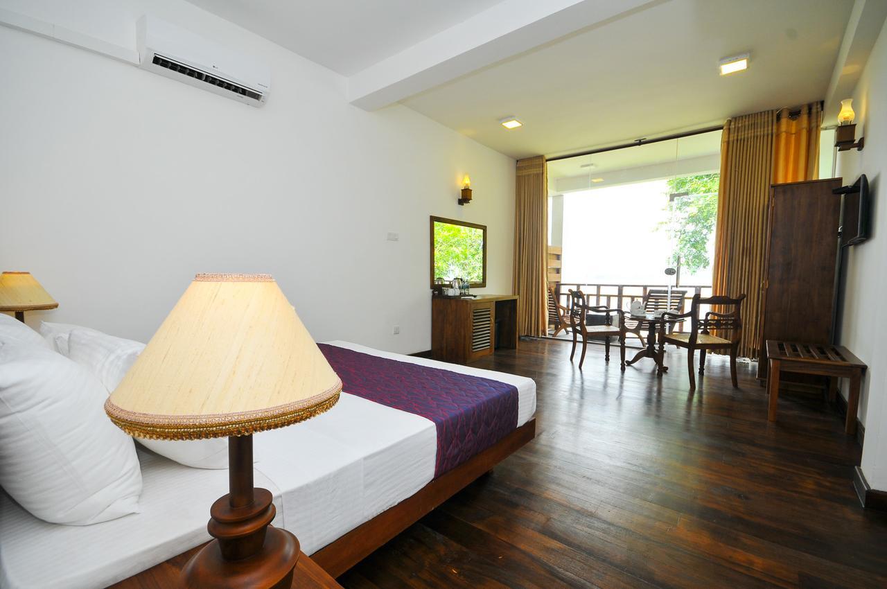 Yala Oga Reach Hotel Тиссамахарама Экстерьер фото