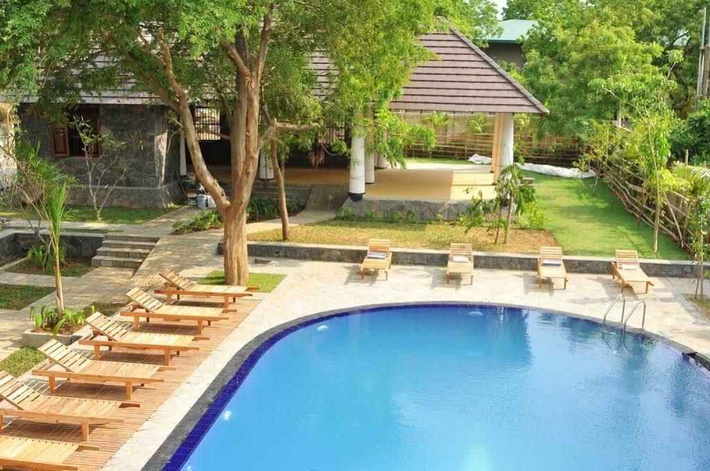 Yala Oga Reach Hotel Тиссамахарама Экстерьер фото
