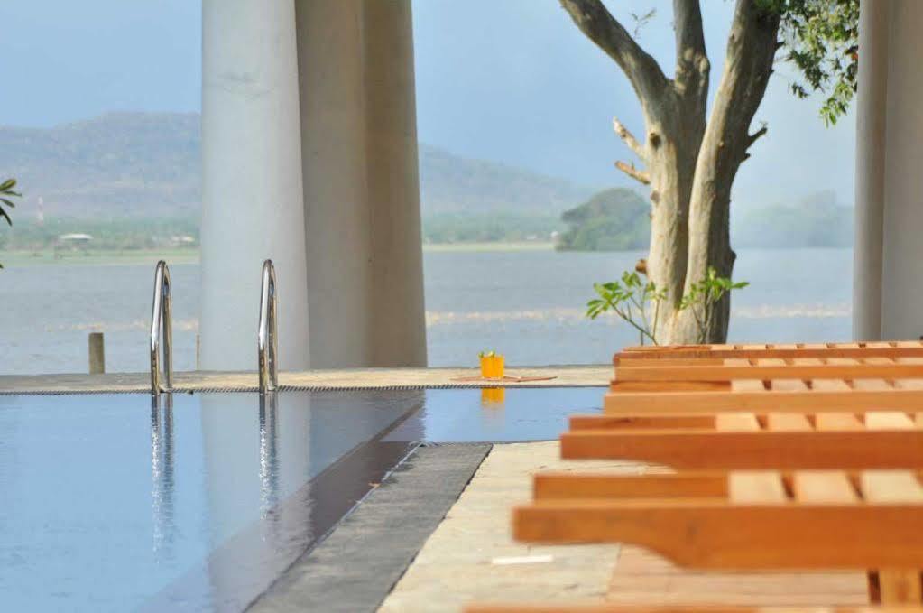 Yala Oga Reach Hotel Тиссамахарама Экстерьер фото